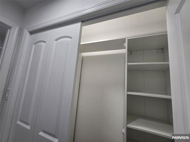 2080 Drake Court, Mahwah, NJ 07430