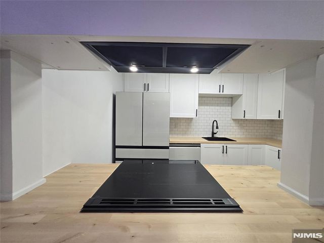 2080 Drake Court, Mahwah, NJ 07430