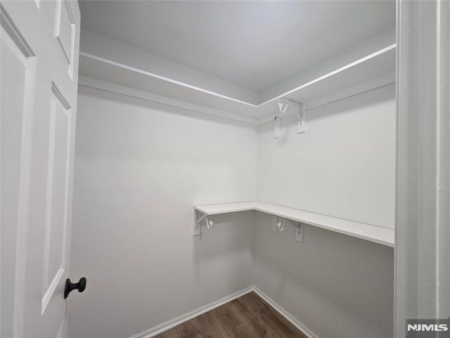 2080 Drake Court, Mahwah, NJ 07430