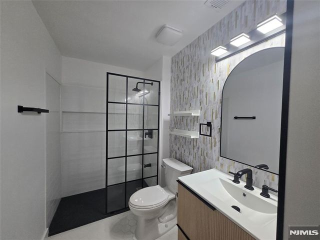 2080 Drake Court, Mahwah, NJ 07430