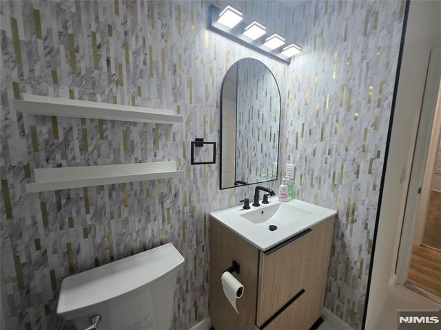 2080 Drake Court, Mahwah, NJ 07430