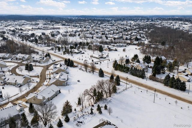 27094 Sandy Hill Ln 24, Lyon Charter Township, MI 48165