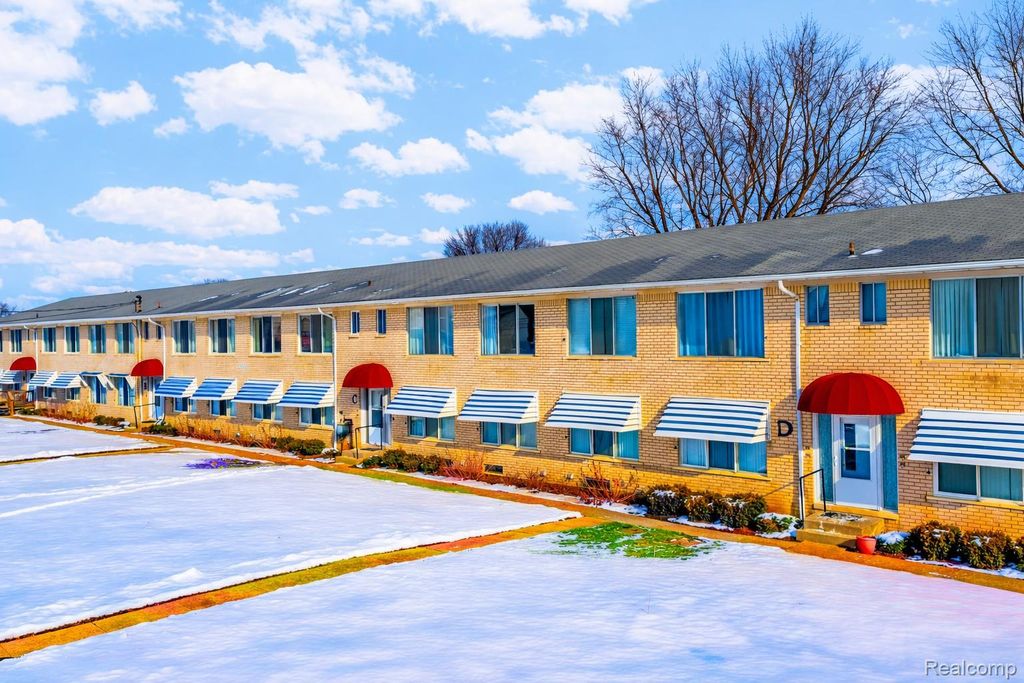 27094 Sandy Hill Ln 24, Lyon Charter Township, MI 48165