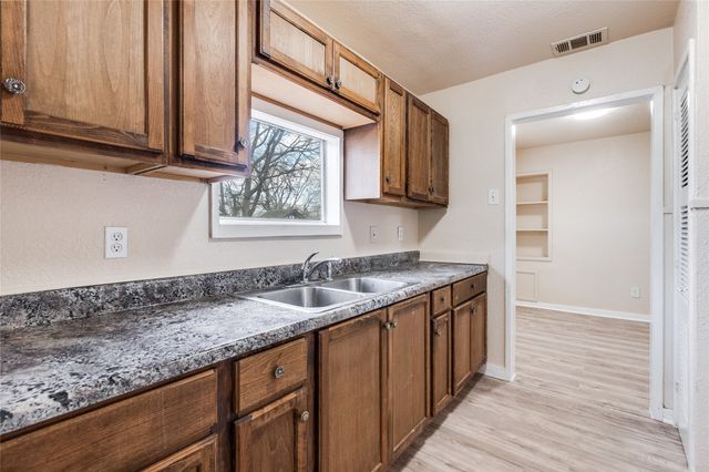 133 W Hobson Avenue, Dallas, TX 75224