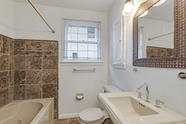 2106 Sharondale Dr, Nashville, TN 37215