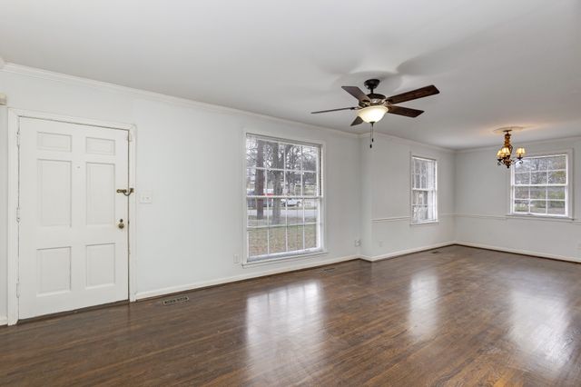 2106 Sharondale Dr, Nashville, TN 37215