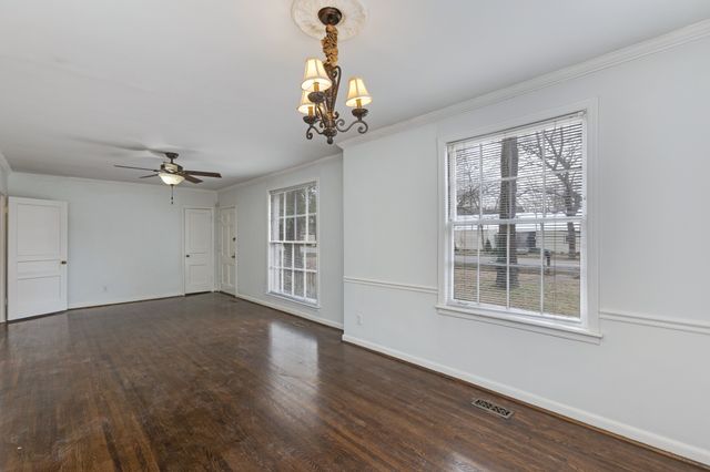 2106 Sharondale Dr, Nashville, TN 37215