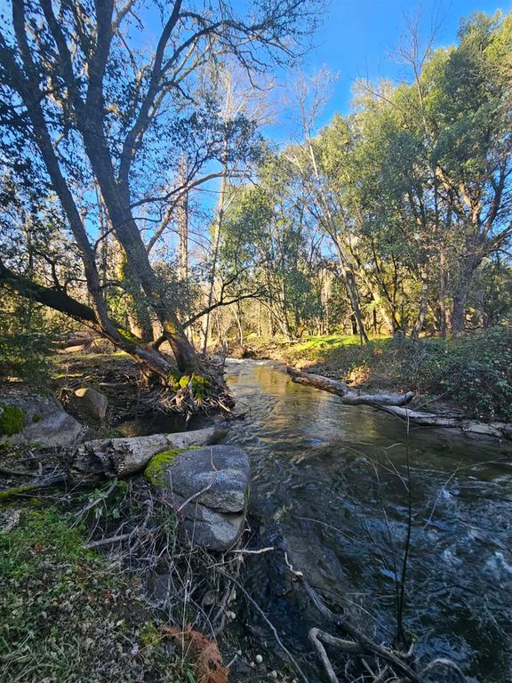 Image 4 of property listing at 8 Road 225, North Fork, CA 93643