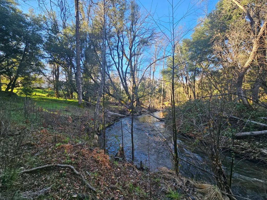 Image 7 of property listing at 8 Road 225, North Fork, CA 93643