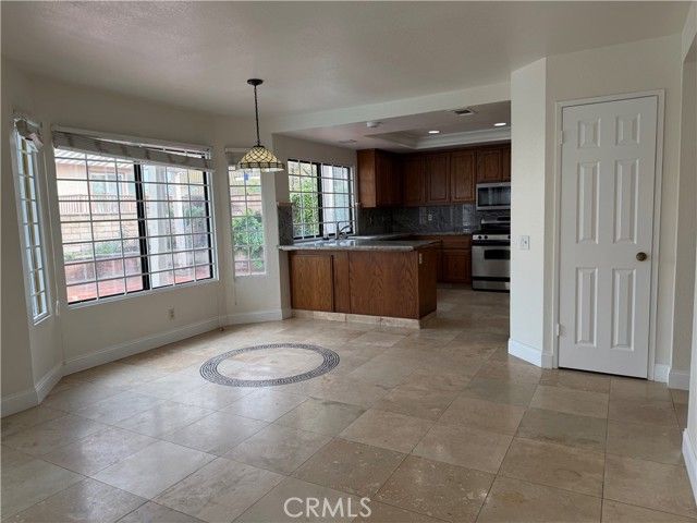 2421 Mangular, Corona, CA 92882
