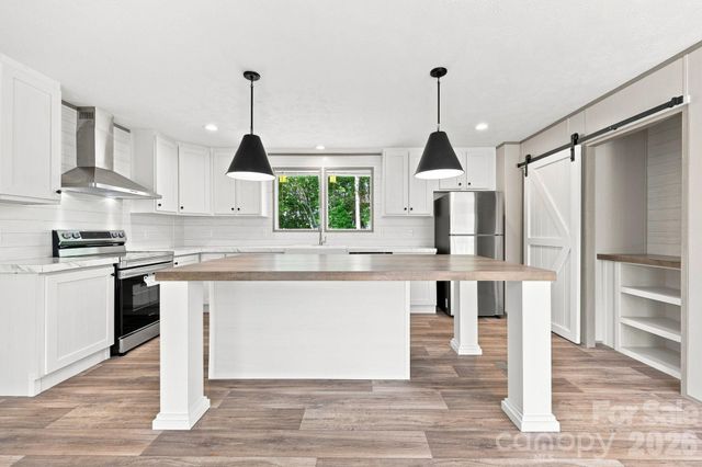 93 Foxcroft Lane, Flat Rock, NC 28792