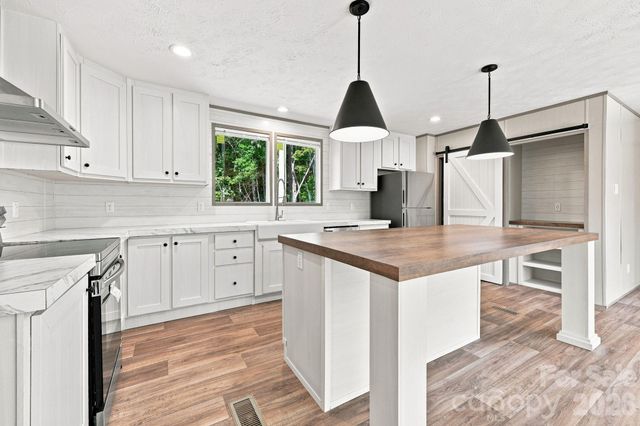 93 Foxcroft Lane, Flat Rock, NC 28792