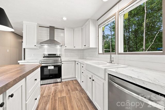 93 Foxcroft Lane, Flat Rock, NC 28792