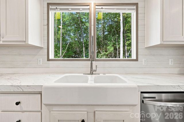 93 Foxcroft Lane, Flat Rock, NC 28792