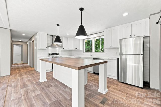 93 Foxcroft Lane, Flat Rock, NC 28792