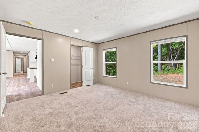 93 Foxcroft Lane, Flat Rock, NC 28792