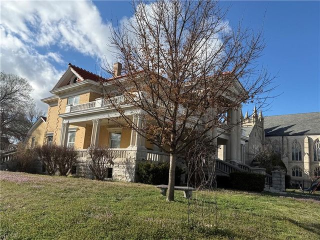 215 S 5th Street, Independence, KS 67301