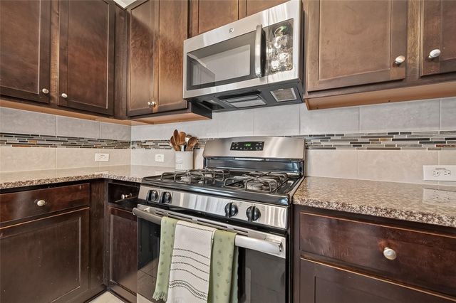8 Desert Sun Court, Manvel, TX 77578