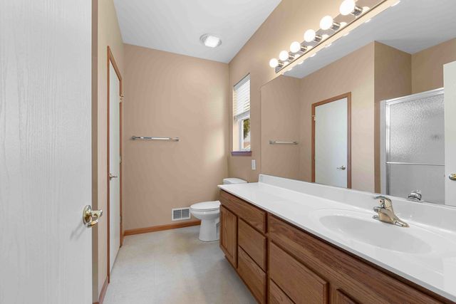 102 Hitching Post Lane, Grayslake, IL 60030