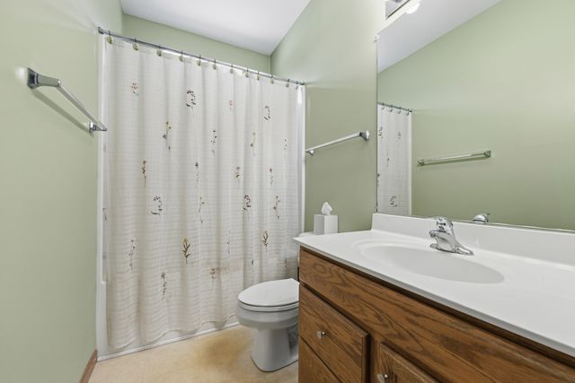 102 Hitching Post Lane, Grayslake, IL 60030