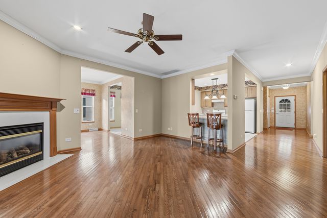 102 Hitching Post Lane, Grayslake, IL 60030