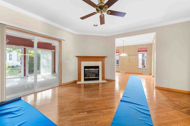 102 Hitching Post Lane, Grayslake, IL 60030