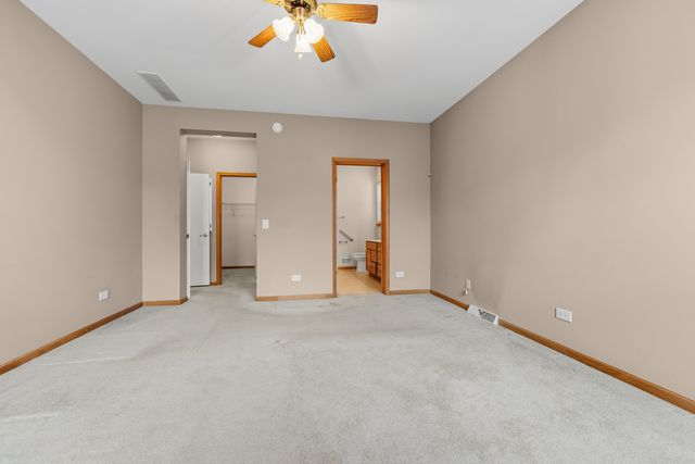 102 Hitching Post Lane, Grayslake, IL 60030