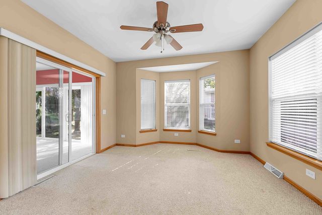 102 Hitching Post Lane, Grayslake, IL 60030