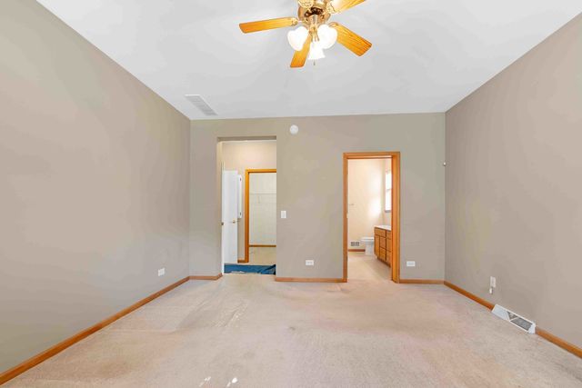 102 Hitching Post Lane, Grayslake, IL 60030