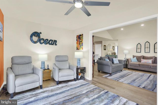 2075 SPRING WOOD LANE, Mechanicsburg, PA 17055