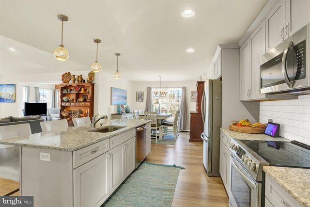 2075 SPRING WOOD LANE, Mechanicsburg, PA 17055