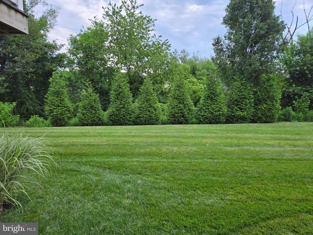 2075 SPRING WOOD LANE, Mechanicsburg, PA 17055