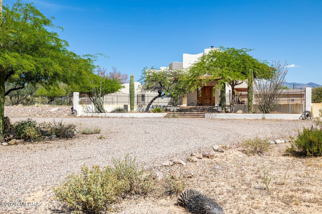9724 N Carolanne Drive, Tucson, AZ 85742