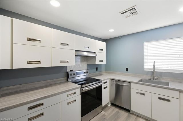 165 Bristol LN # C202, Naples, FL 34112