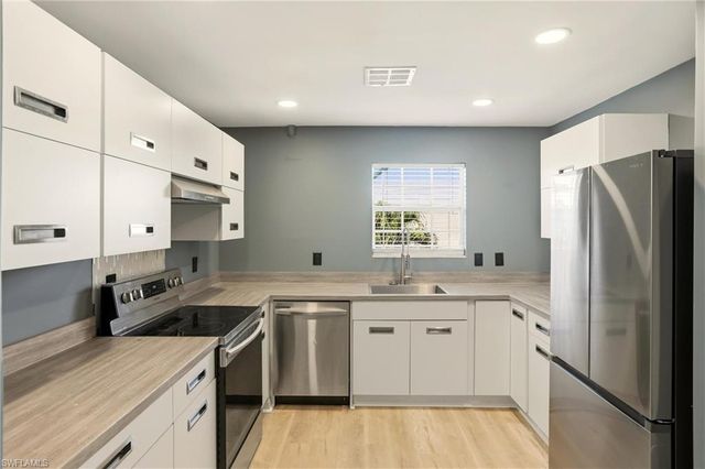 165 Bristol LN # C202, Naples, FL 34112