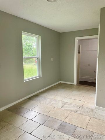 1386 E 51st Place N, Tulsa, OK 74126