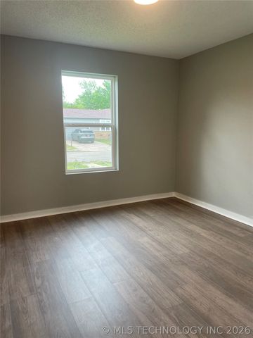 1386 E 51st Place N, Tulsa, OK 74126