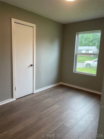 1386 E 51st Place N, Tulsa, OK 74126