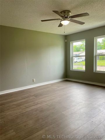 1386 E 51st Place N, Tulsa, OK 74126