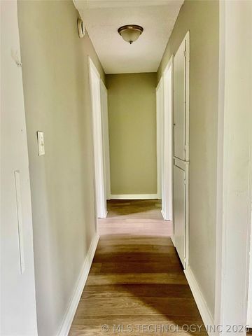 1386 E 51st Place N, Tulsa, OK 74126