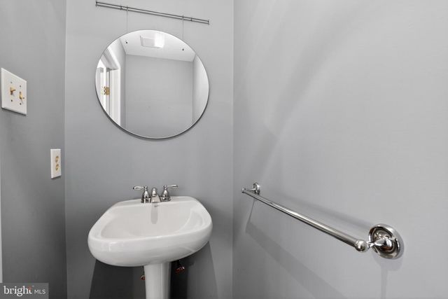 415 FORT HILL CIR, Fort Washington, PA 19034