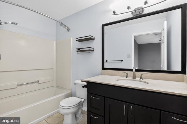 415 FORT HILL CIR, Fort Washington, PA 19034