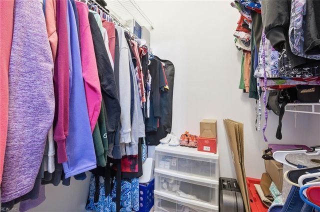 728 W Lake CIR, Chesapeake, VA 23322