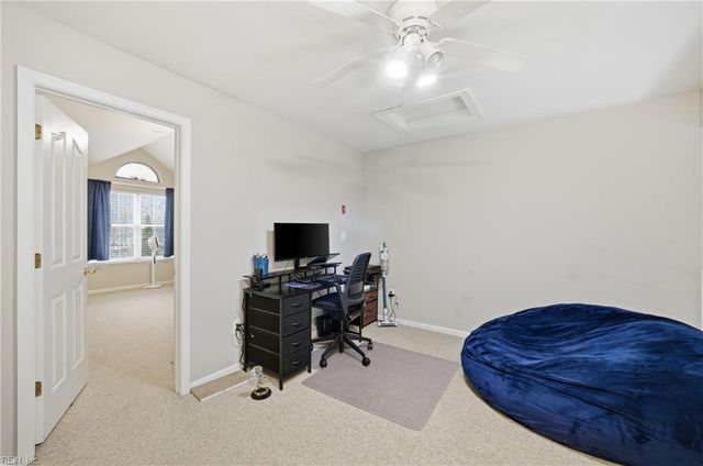 728 W Lake CIR, Chesapeake, VA 23322