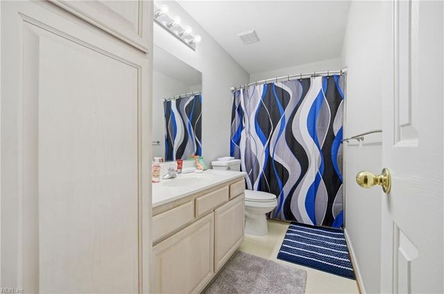 728 W Lake CIR, Chesapeake, VA 23322