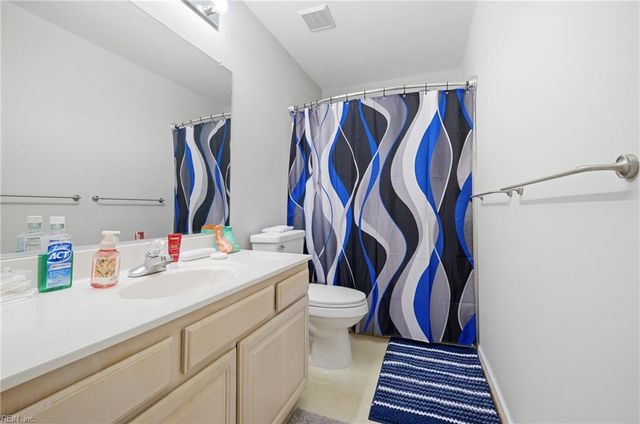 728 W Lake CIR, Chesapeake, VA 23322