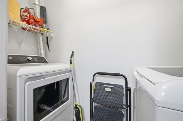 728 W Lake CIR, Chesapeake, VA 23322