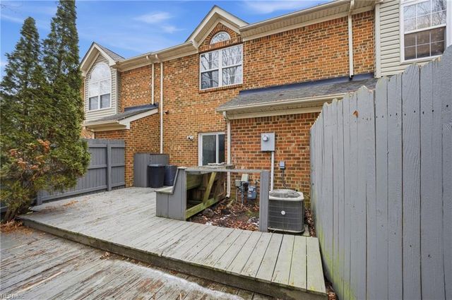 728 W Lake CIR, Chesapeake, VA 23322