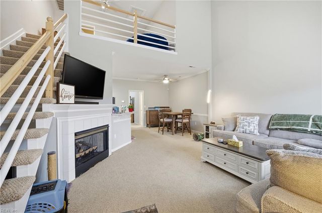 728 W Lake CIR, Chesapeake, VA 23322