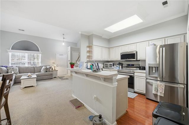 728 W Lake CIR, Chesapeake, VA 23322